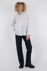 Gili Stripe Shirt | White | Skjorte fra Neo Noir