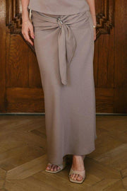 Kit Dull Sateen Skirt | Dark Taupe | Nederdel fra Neo Noir