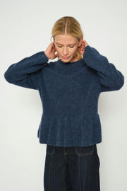 Thora O-Neck Frill Knit | Ensign Blue | Strik fra Mos Mosh