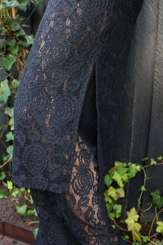 Lacy Ls Long Dress | Black Lace | Kjole fra Liberté