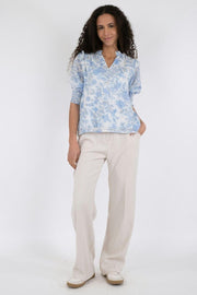 Davina Rose Field Blouse | Light Blue | Bluse fra Neo Noir