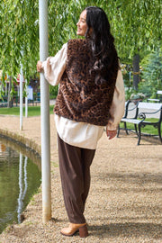 Shanti Vest | Brown Leo | Vest fra Black Colour