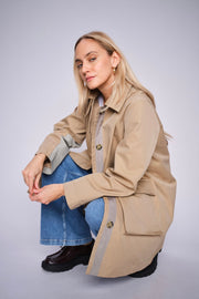 Indrani Trenchcoat  | Sesame | Jakke fra Mos Mosh