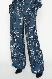 Charbel Serve Pant Regular | Ensign Blue | Bukser fra Mos Mosh