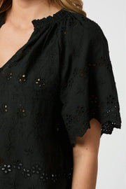 Odet Embroidery Blouse | Black | Bluse fra Neo Noir