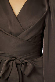 Rimini Heavy Sateen Dress | Dark Brown | Kjole fra Neo Noir