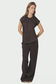 Fleur Drapy Satin Blouse | Dark Brown | Bluse fra Neo Noir