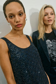 Astra Bead Top | Salute Navy | Bluse fra Mos Mosh