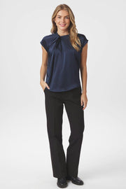 Fleur Drapy Satin Blouse | Navy | Bluse fra Neo Noir