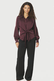 Naja Satin Shirt | Burgundy | Bluse fra Neo Noir