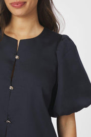 Aisa Dull Satin Blouse | Navy | Bluse fra Neo Noir