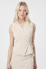 Filora Ramie Wrap Waistcoat | Natural | Vest fra Neo Noir
