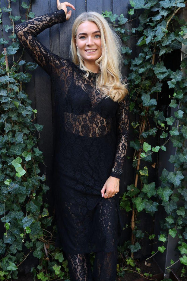 Lacy Ls Long Dress | Black Lace | Kjole fra Liberté