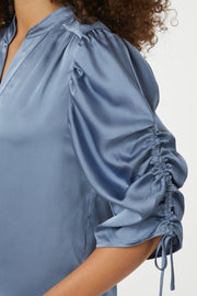 Alvira Drapy Satin Blouse | Dusty Blue | Bluse fra Neo Noir