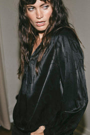 Aldo Monogram Blouse | Black | Bluse fra Mos Mosh