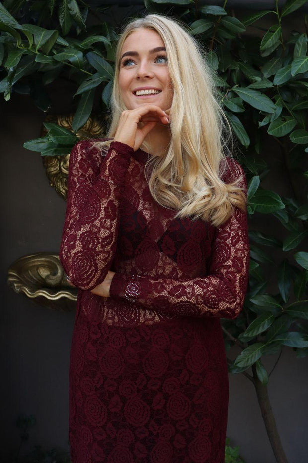 Lacy Ls Long Dress | Bordeaux Lace | Kjole fra Liberté
