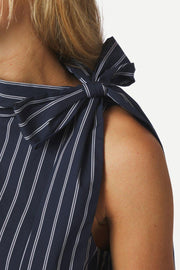 Veda Double Stripe Top | Navy | Bluse fra Neo Noir