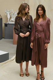 Rimini Heavy Sateen Dress | Dark Brown | Kjole fra Neo Noir