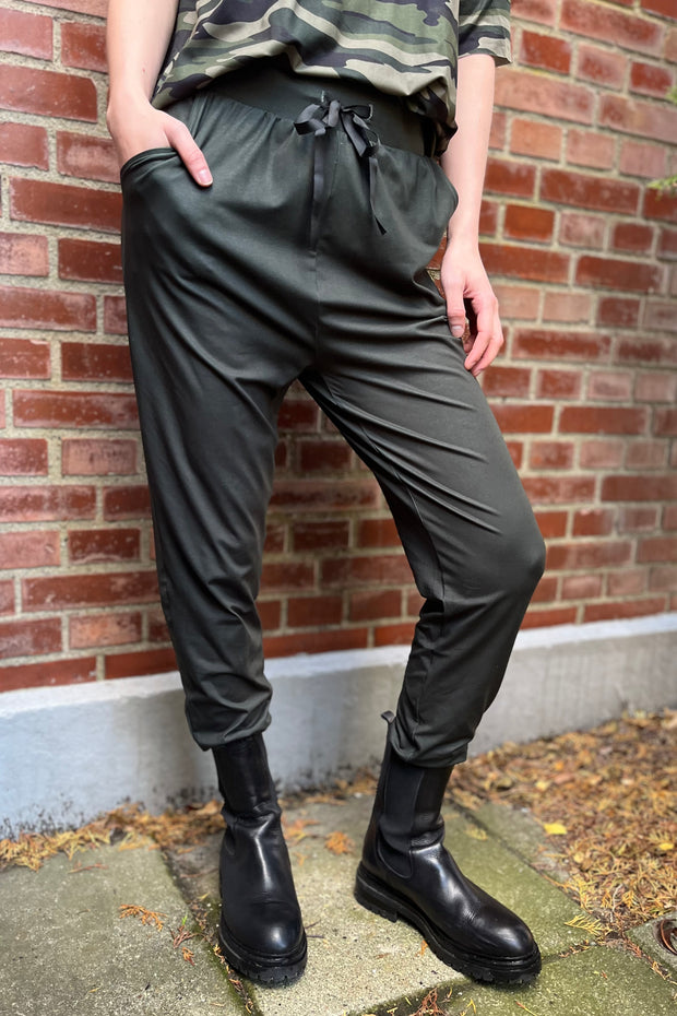 Alma Pants | Dusty Army | Bukser fra Liberté