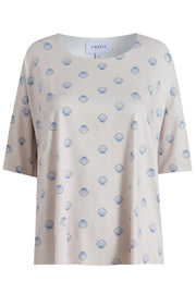 Alma Tshirt | Ivory Cobolt Shell | Shorts fra Liberté
