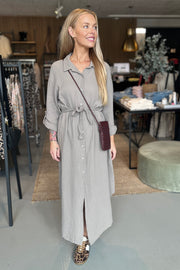 Soft Muslin Shirt Dress | Beige | Kjole fra Atelier C