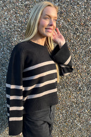 MajaCC O-Button Stripe Knit | Black | Strik fra Co'Couture