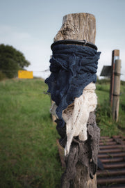 Siri Mini Triangle Scarf | Natural | Tørklæde fra Black Colour