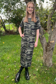 Alma Tshirt Dress | Dusty Camo | Kjole fra Liberté