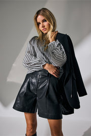Nora V-Shirt 35778 | WhiteBlack | Bluse fra Co'couture