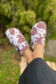 Cow Print Slip ons | Mules fra Avery