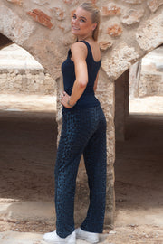 Alma Wide Pants | Dusty Navy Leo | Bukser fra Liberté