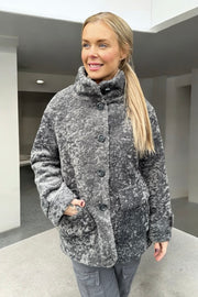 Maddy Fake Fur Coat | Grey | Jakke fra Gustav