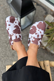 Cow Print Slip ons | Mules fra Avery