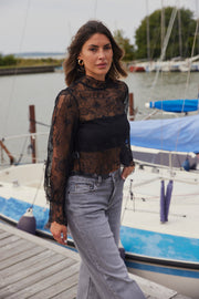 Floral Emb Lace Blouse | Blonde bluse fra Avery