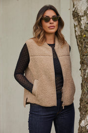 Rowe Teddy Waistcoat | Savannah Tan | Vest fra Mos Mosh
