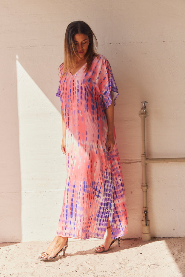Serengeti Sun Dress | Rose | Tiedye Kaftan kjole fra Statebird