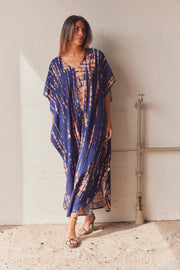 Serengeti Sun Dress | Navy | Tiedye Kaftan kjole fra Statebird