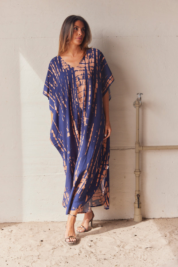 Serengeti Sun Dress | Navy | Tiedye Kaftan kjole fra Statebird