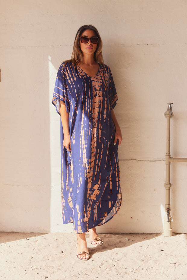 Serengeti Sun Dress | Navy | Tiedye Kaftan kjole fra Statebird