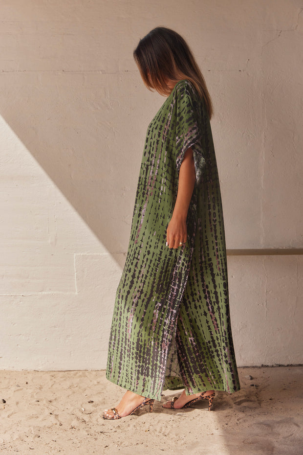 Serengeti Sun Dress | Army | Tiedye Kaftan kjole fra Statebird