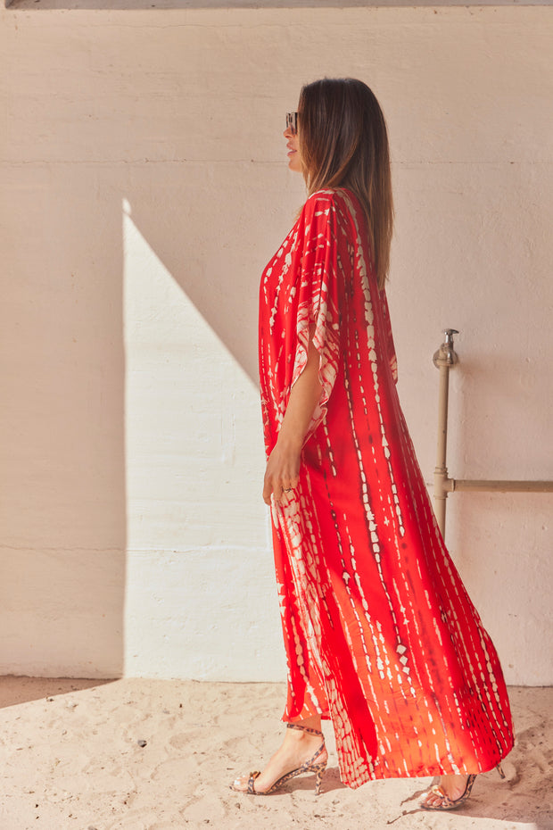 Serengeti Sun Dress | Red | Tiedye Kaftan kjole fra Statebird