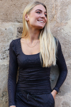 Alma Ls Turn Top | Dark Grey Lala | Vendbar bluse fra Liberté