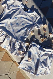 Alma Frill T Shirt (Kids) | Ivory Cobolt Shell | T-Shirt fra Liberté Ami