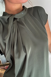 Fleur Drapy Satin Blouse | Army | Bluse fra Neo Noir