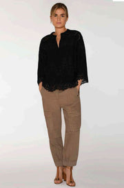 Naja embroidery blouse | Black | Skjorte fra Gustav