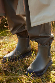 Rub30C | Army | Kort gummistøvle fra Ilse Jacobsen
