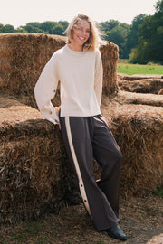Puggy Trainingshose | Dunkelbraun | Hose von Neo Noir