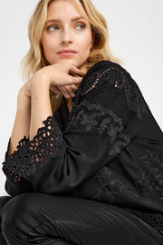 Naja embroidery blouse | Black | Skjorte fra Gustav