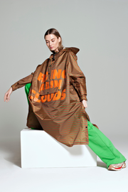 Breton Brown Green Text | Brun | Regnponcho fra Rainkiss