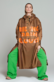 Breton Brown Green Text | Brun | Regnponcho fra Rainkiss